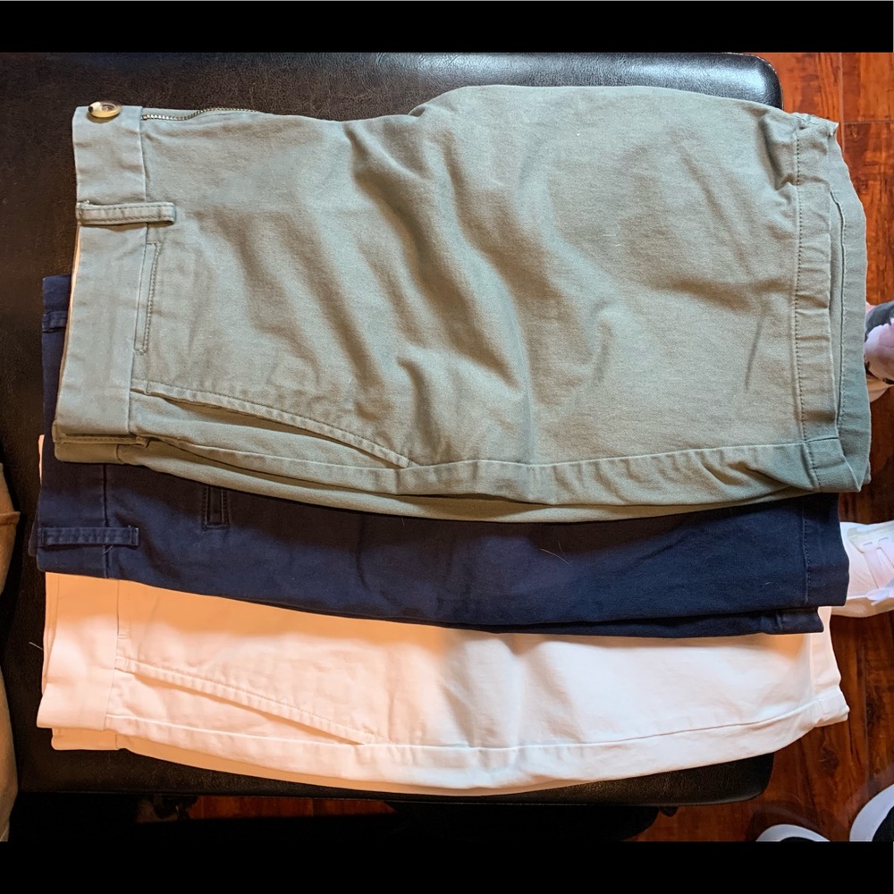 Men’s 12” Gap flat front shorts